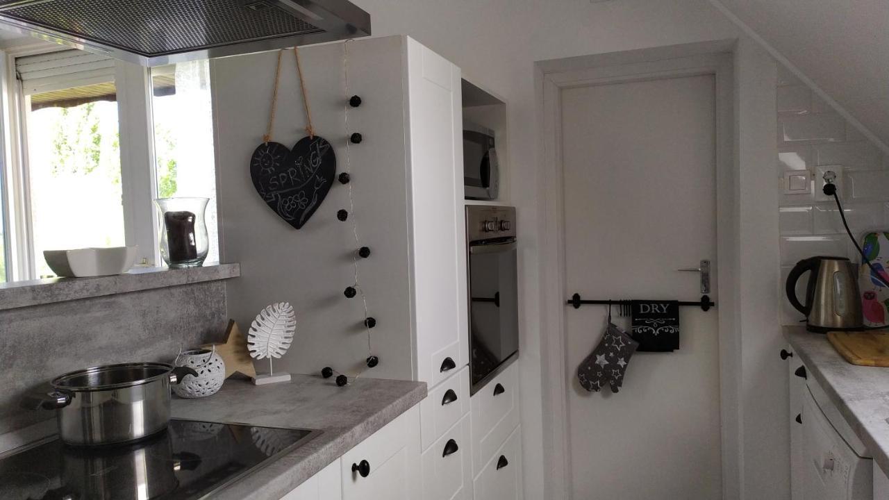 Leander Apartman بالاتوليلّي المظهر الخارجي الصورة