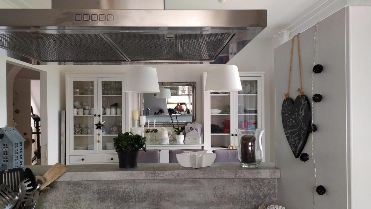 Leander Apartman بالاتوليلّي المظهر الخارجي الصورة