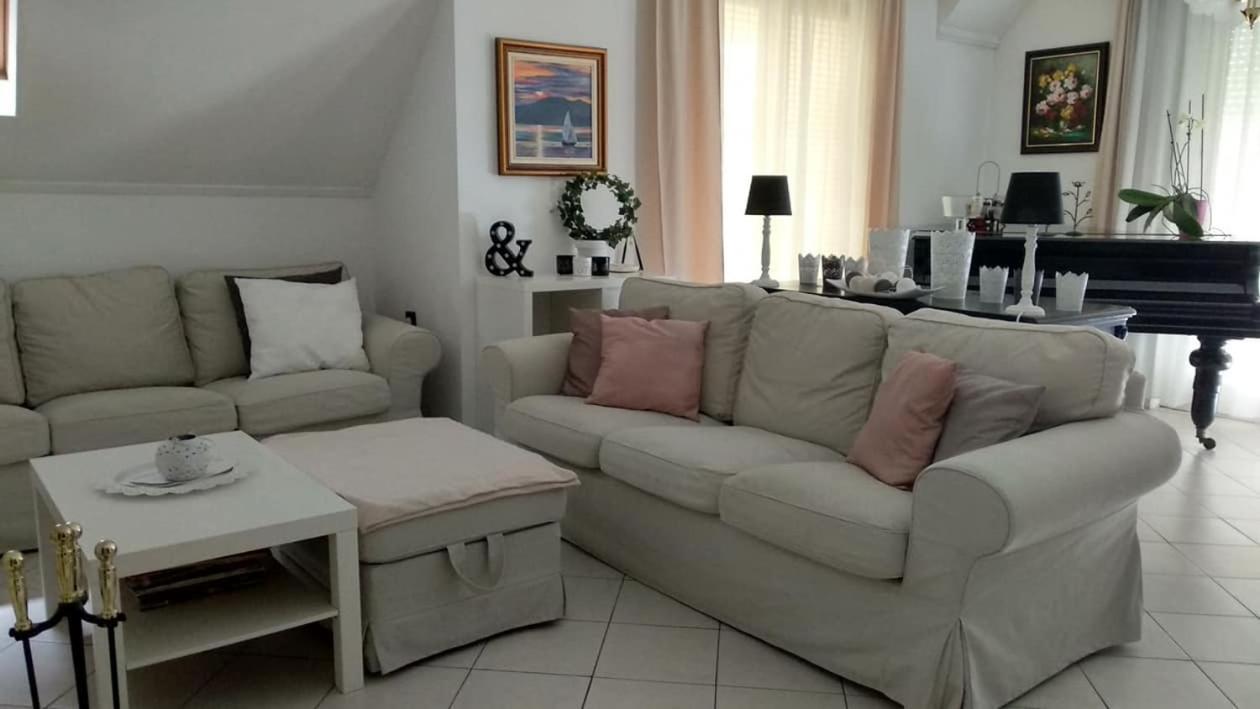 Leander Apartman بالاتوليلّي المظهر الخارجي الصورة