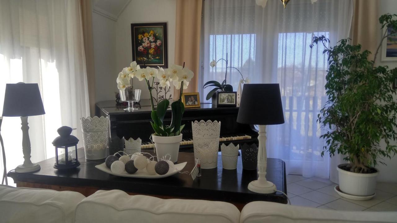 Leander Apartman بالاتوليلّي المظهر الخارجي الصورة
