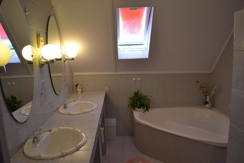 Leander Apartman بالاتوليلّي المظهر الخارجي الصورة